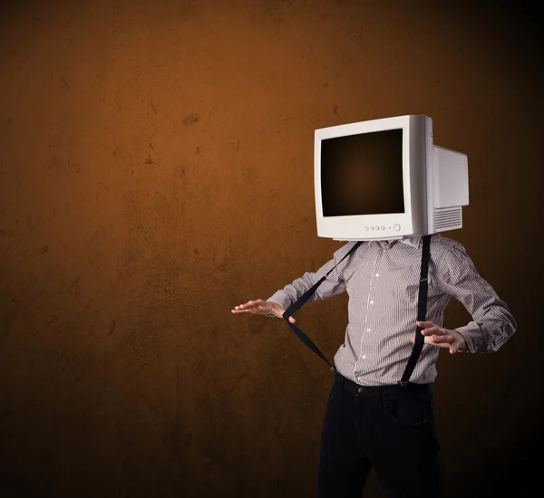 Homem de negócios com um monitor na cabeça e espaço vazio castanho — Fotografia de Stock