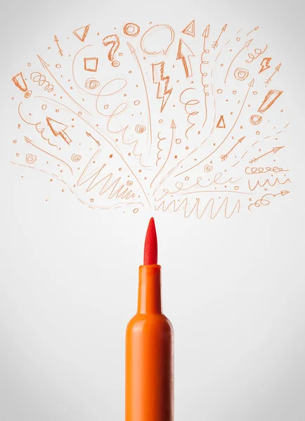 Filt penna närbild med skissartade pilar — Stockfoto