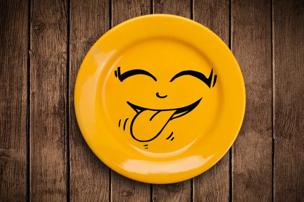 Happy smiley visage de dessin animé sur plaque de plat coloré — Photo