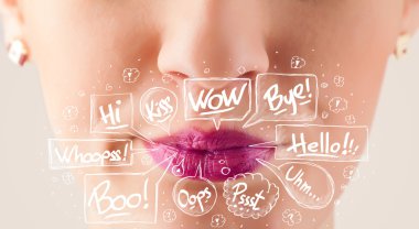 Beyaz baloncuklu güzel kırmızı dudaklar.