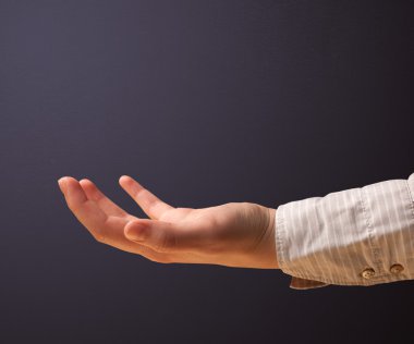 kadın sunan kopya alanı