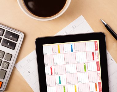 tablet pc takvim kahve bir d ile ekranda gösterilen