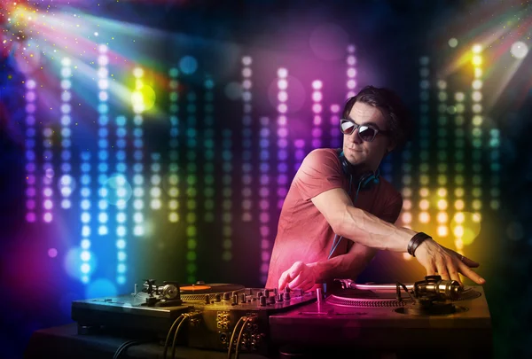 Dj playing songs in a disco with light show — Stock Photo, Image