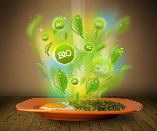 食品の健康的なバイオグリーンプレート — ストック写真