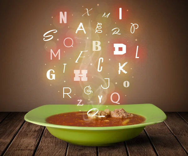 Kleurrijke brieven komen uit huis koken soepkom — Stockfoto
