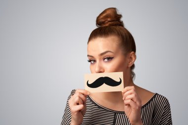 kağıt çizim bıyıklı tutan mutlu sevimli kız 