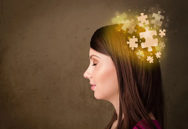 Young person thinking with glowing puzzle mind — Stock Photo, Image