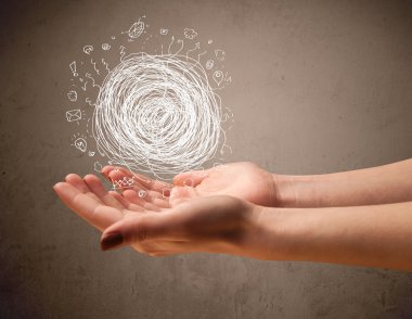 Bir kadının elinde kaos kavramı