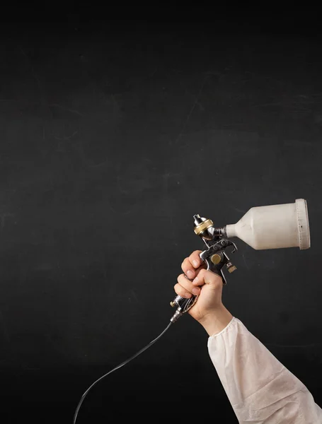 Painter works with airbrush gun and empty copyspace — Stock Photo, Image