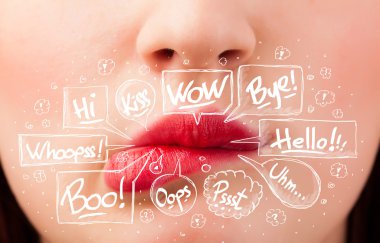 Beyaz baloncuklu güzel kırmızı dudaklar.