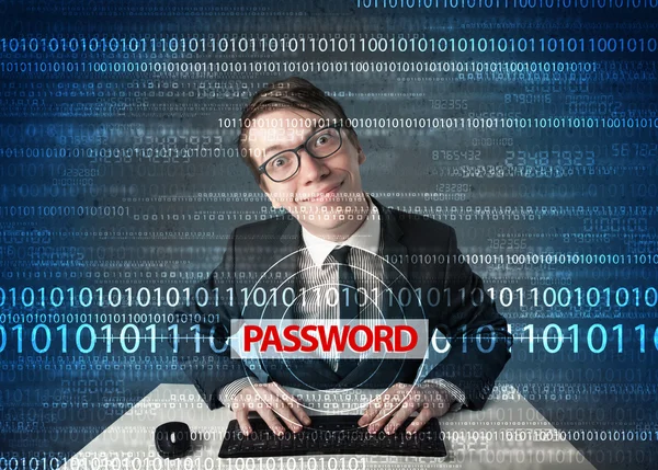 Junger Geek-Hacker stiehlt Passwort — Stockfoto