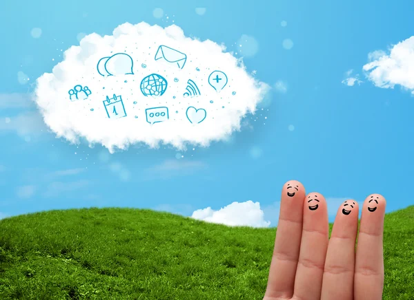 Šťastný obličej prsty při pohledu na mrak s modrými sociální ikony a — Stock fotografie