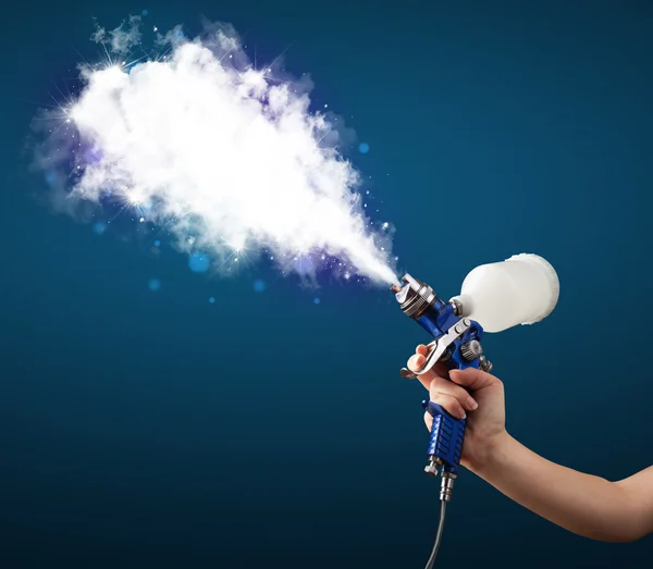 에어브러시 총 과하얀 마법 연기가 흐르는 페인터 — 스톡 사진
