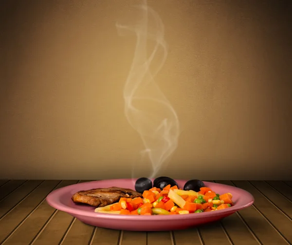 Fresco comida casera deliciosa con vapor — Foto de Stock