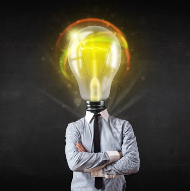 Ampul kafalı bir iş adamı.