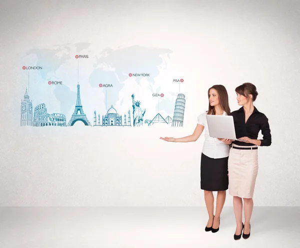 Business woman presenting map with famous cities and landmarks — Stock Photo, Image