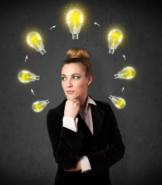 Young woman thinking with lightbulb circulation around her head — Stock Photo, Image