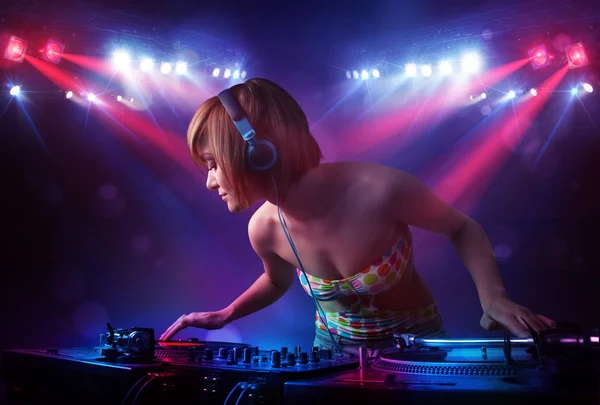 Teenager Dj mixing records in front of a crowd on stage — Stock Photo, Image