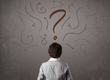 İş adamı soru işareti skecine bakıyor.