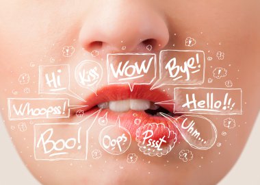 Beyaz baloncuklu güzel kırmızı dudaklar.