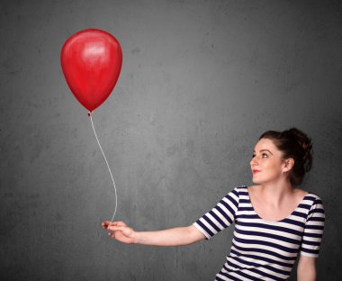 Kırmızı balon tutan kadın