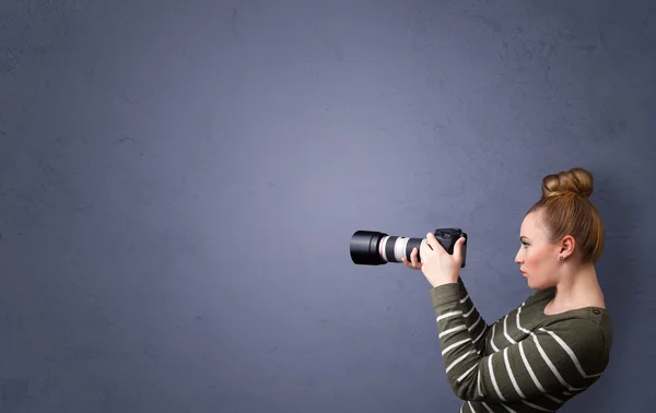 Photographer shooting images with copyspace area — Stock Photo, Image