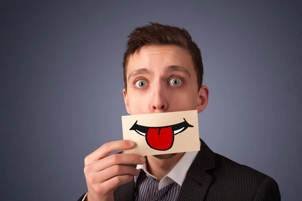 Felice uomo in possesso di carta con divertente smiley — Foto Stock