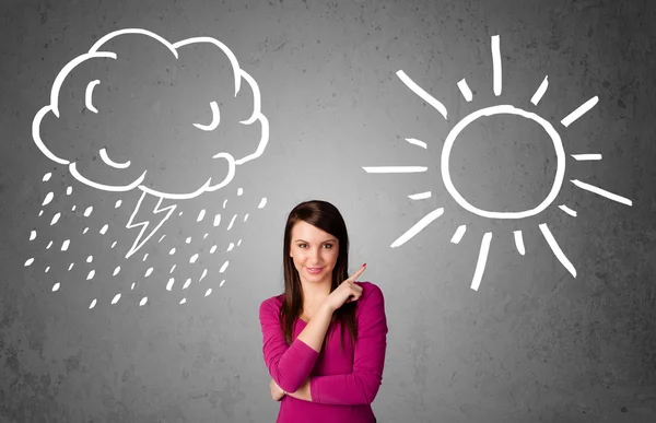 Mujer de pie entre un sol y un dibujo de lluvia —  Fotos de Stock