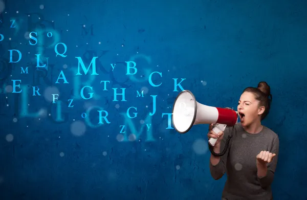 Menina gritando em megafone e texto sair — Fotografia de Stock