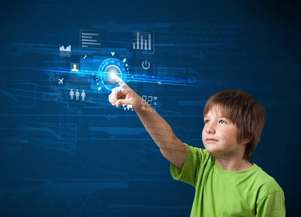 Jovem menino tocando futuros botões de tecnologia web e ícones — Fotografia de Stock