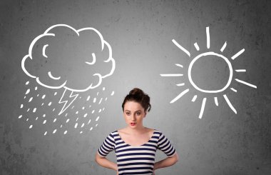 bir güneş ve yağmur çizme arasında duran kadın