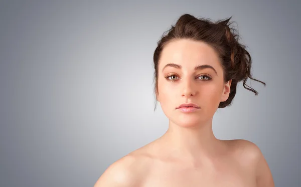 Close up portrait of beautiful young naked girl — Stock Photo, Image