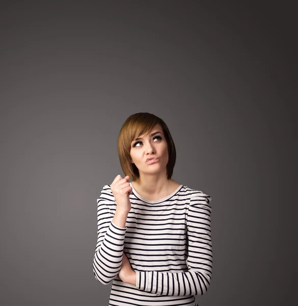 Mujer joven pensando con espacio de copia — Foto de Stock