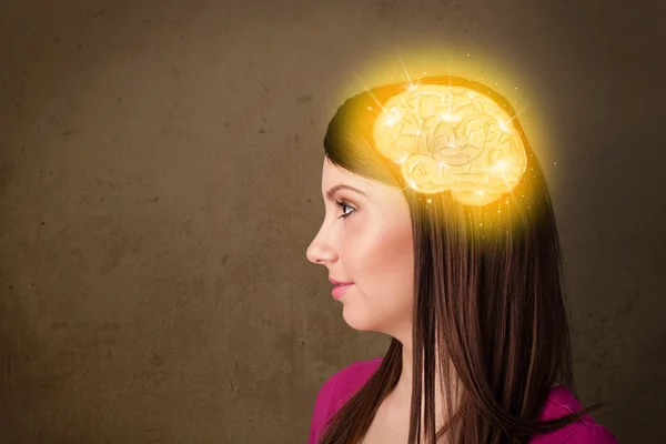 Chica joven pensando con brillante ilustración del cerebro —  Fotos de Stock