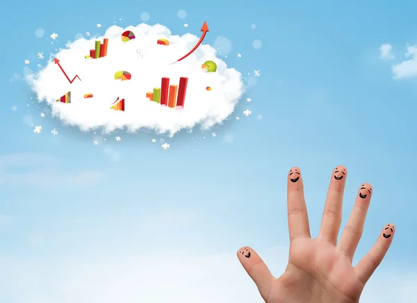 Glücklicher Finger-Smiley mit Graphenwolken-Symbolen am Himmel — Stockfoto