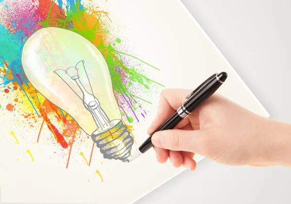 Hand drawing colorful idea light bulb with a pen — Stock Photo, Image