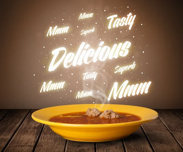 Суп с вкусными и вкусными светящимися надписями — стоковое фото