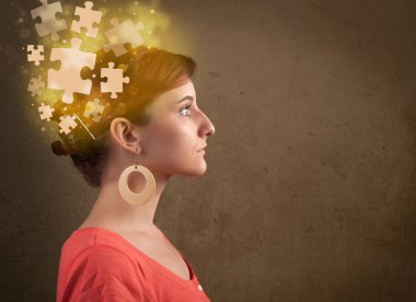 Genç insan parlak bir bulmaca zihniyetiyle düşünüyor