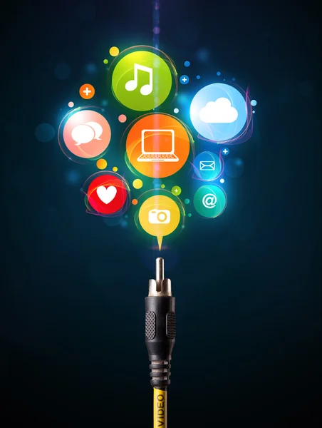 Sociala medier ikoner som kommer ut av elektrisk kabel — Stockfoto