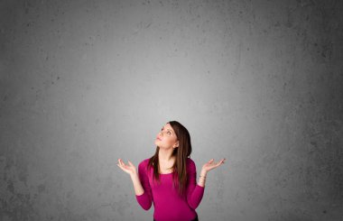 genç kadın kopya alanı ile el hareketi