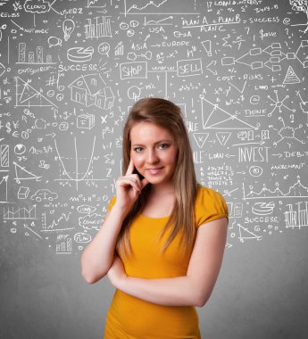 Elle çizilmiş hesapları ve simgeleri olan genç ve güzel bir bayan.