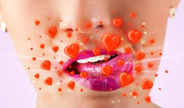 Mooie dame lippen met mooie rode harten — Stockfoto