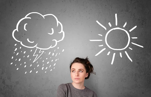 Femme debout entre un soleil et un dessin de pluie — Photo