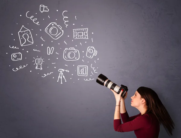 Fotógrafa chica disparando iconos de fotografía — Foto de Stock