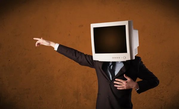 Hombre de negocios con un monitor en la cabeza y espacio vacío marrón — Foto de Stock