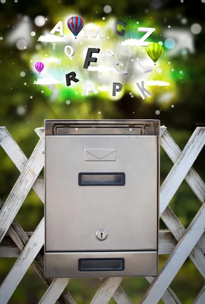 Caixa de correio com letras coloridas — Fotografia de Stock
