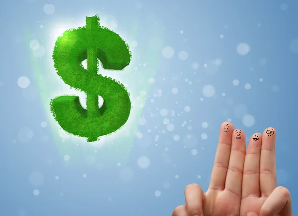 Счастливые улыбающиеся пальцы смотрят на знак зеленого листа доллара — стоковое фото