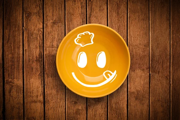 Cara de dibujos animados sonriente feliz en plato colorido — Foto de Stock