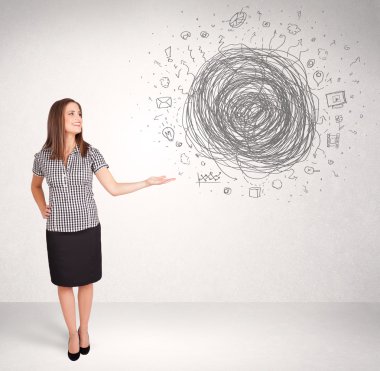 Medya karalamalarıyla genç iş kadını 