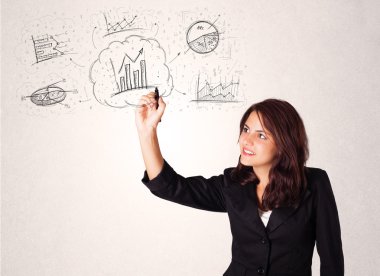 Finansal tablolar ve semboller çizen genç bir bayan.